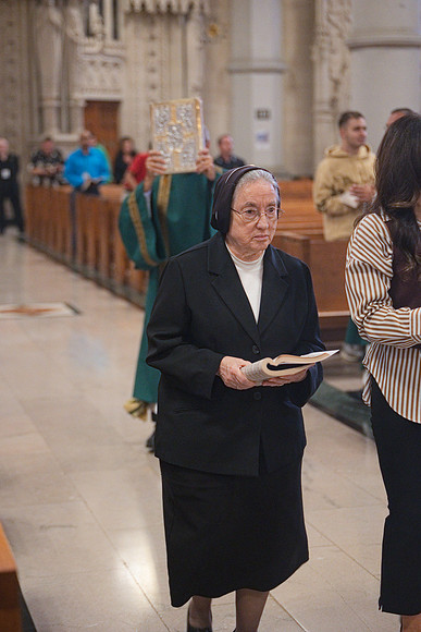 Nuns 10-03-26L 0013