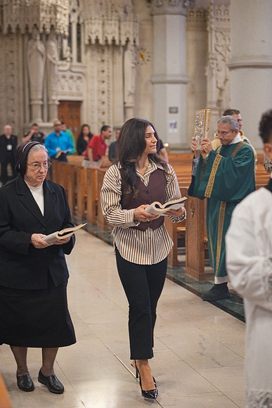 Nuns 10-03-26L 0012